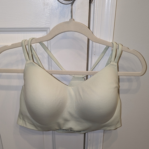 "All in motion" sports bra - Picture 3 of 6